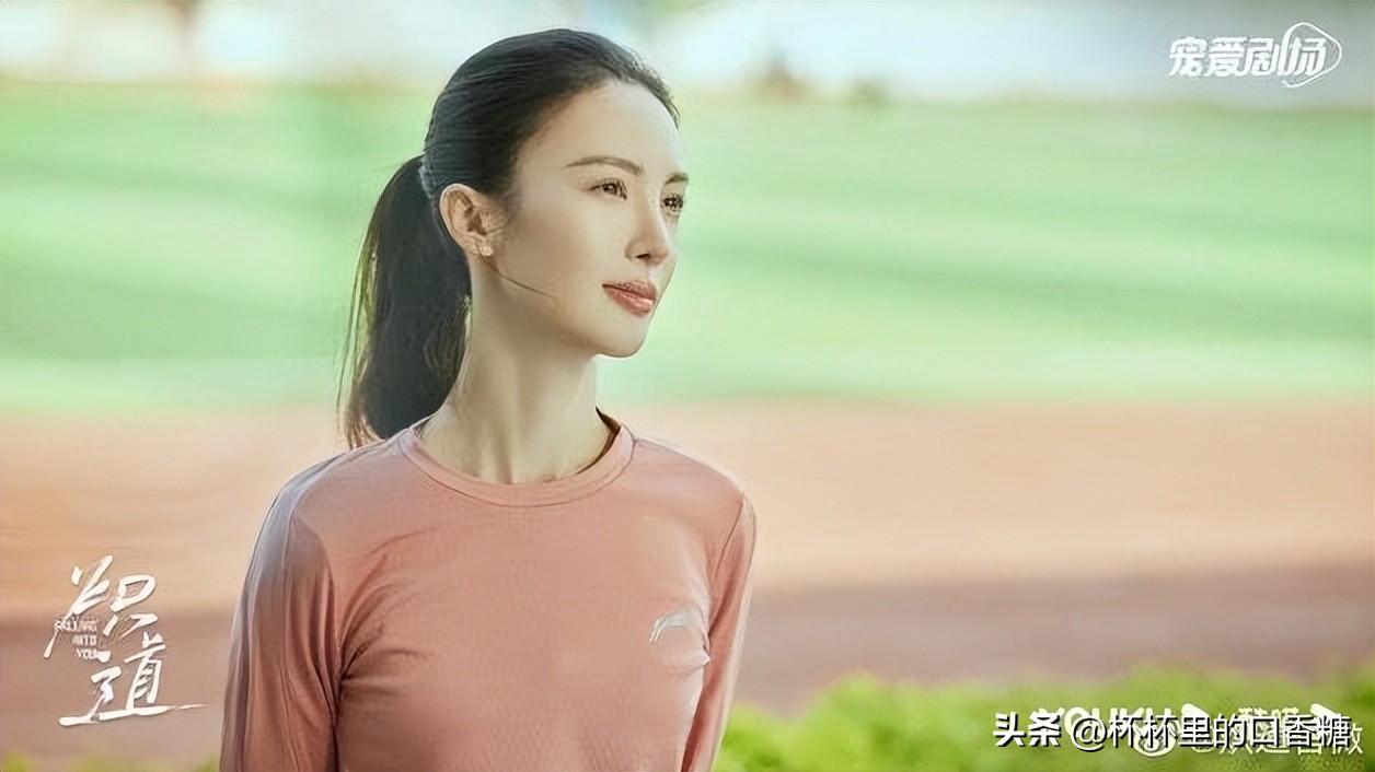 跳高冠军霍尔姆动作_霍尔姆跳高动作分析_霍尔姆跳高弹跳力