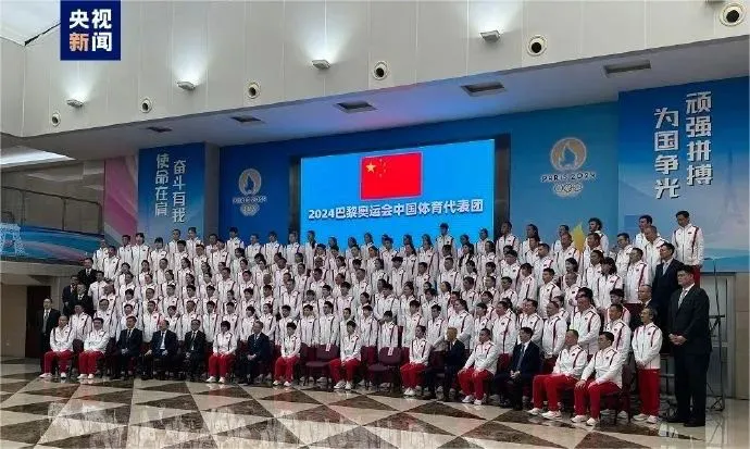 举重冠军新闻_举重冠军做网红_举重冠军视频