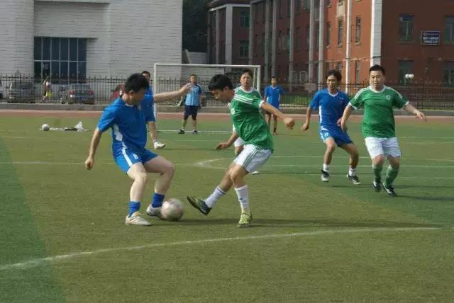 5人足球守门员规则_五人足球守门员能用手吗_足球五人制守门员触球技巧