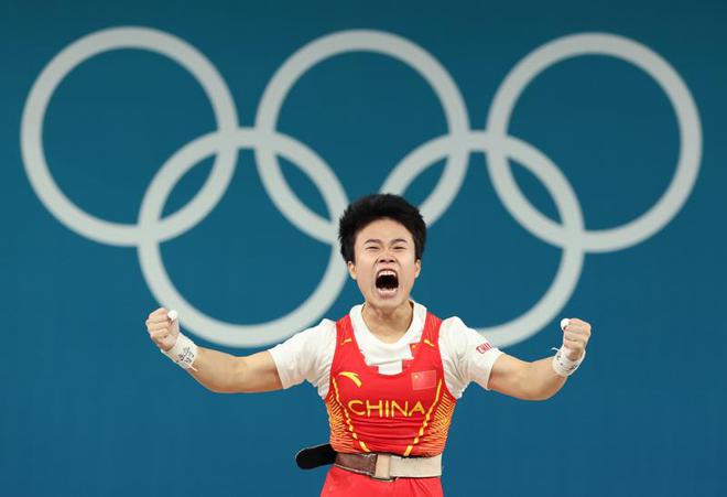 举重冠军掰手腕厉害吗_举重运动员掰手腕_掰手腕冠军为什么不去举重