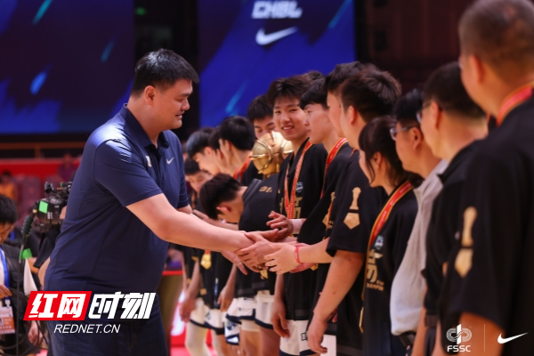 东辉篮球俱乐部简介_东晖中学篮球赛冠军_东辉职校篮球队