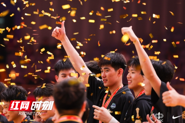 东晖中学篮球赛冠军_东辉职校篮球队_东辉篮球俱乐部简介
