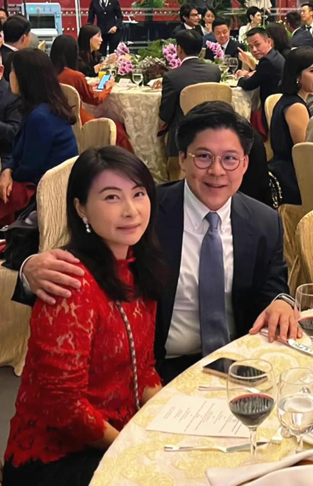 游泳冠军叫什么晶晶_游泳冠军郭晶晶丈夫_国际游泳名人堂郭晶晶