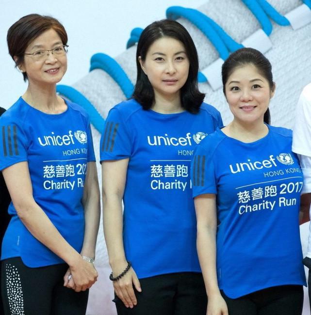 游泳冠军叫什么晶晶_游泳冠军郭晶晶丈夫_国际游泳名人堂郭晶晶