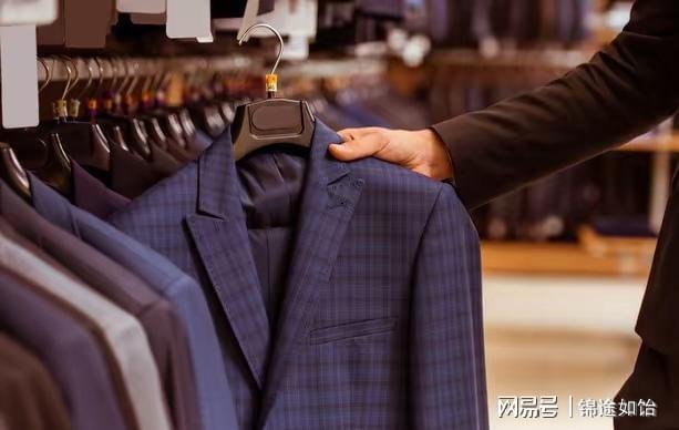 收纳衣服有哪些技巧_生活衣服收纳技巧_收纳衣服的方法简约出行