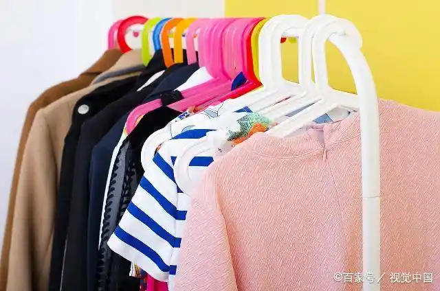 收纳衣服的方法简约出行_生活衣服收纳技巧_收纳衣服有哪些技巧